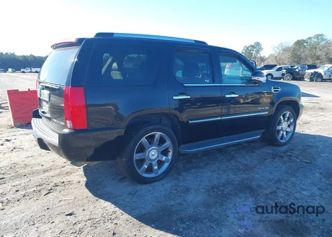 2010 Cadillac Escalade Luxury из США, поврежденный, VIN 1GYUKBEF1AR246440